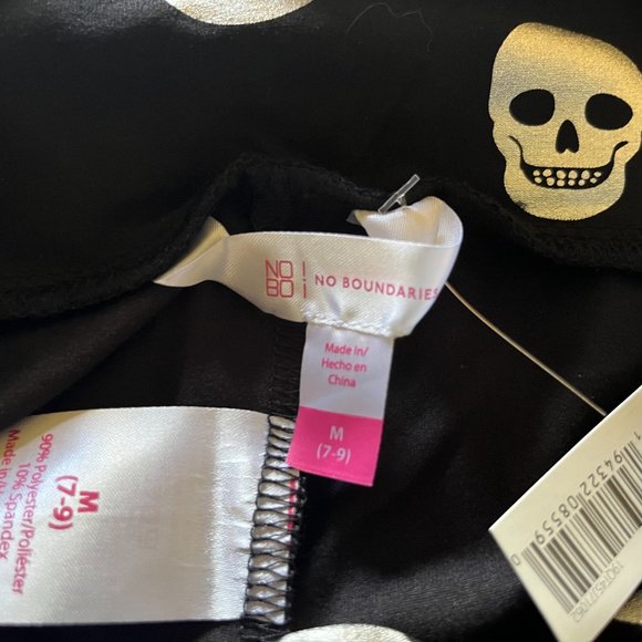 Black with skulls Halloween leggings NWT - Picture 2 of 4